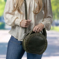close-up-oaklee-conceal-carry-crossbody-ccw-purse