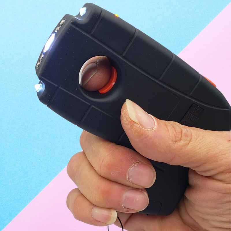 defense-divas-pistol-whipped-gun-grip-stun-led-flashlight-taser 
